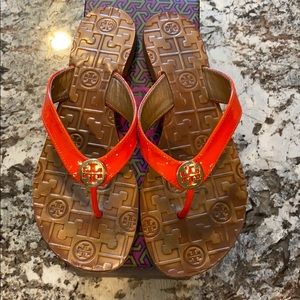 Tory Burch  orange paten leather sandals sz 8